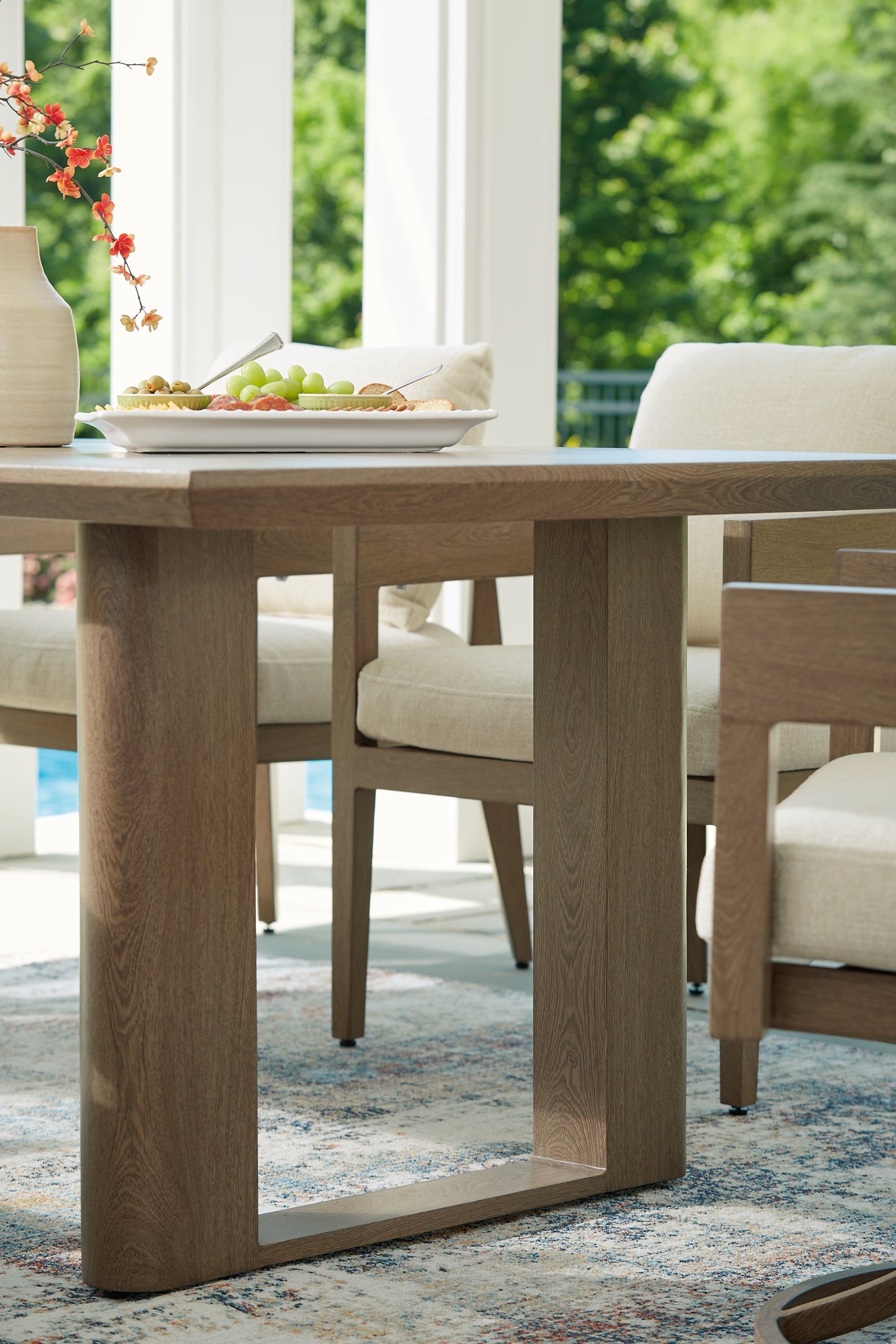 Serene Bay RECT Dining Table w/UMB OPT